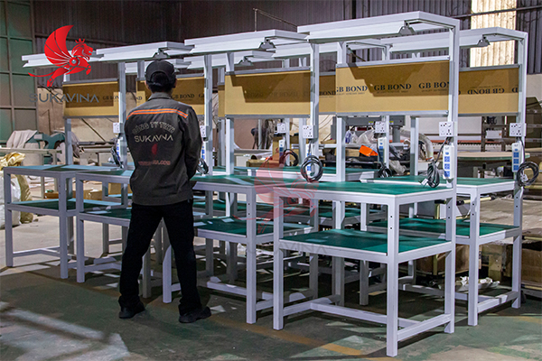 Bàn thao tác khung thép công nghiệp giải pháp cho nhà xưởng hiện đại